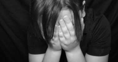 Stire din Diverse : A fost RASĂ ÎN CAP cu forța, pentru a deveni "mai puțin atrăgătoare"