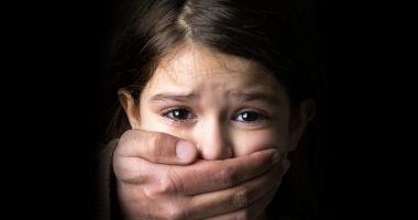 Stire din Eveniment : Un bărbat de 44 de ani, arestat preventiv după ce și-a violat fetița în vârstă de cinci ani