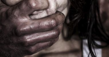 Tânără de 24 de ani răpită, sechestrată și violată. Unul dintre agresori are 15 ani