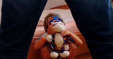 Stire din Politică-Administrație : Ministerul Justiției, mesaj împotriva proiectului care trimite la inchisoare violatorii de copii: „Are grave deficiențe”