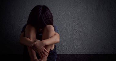 Fată de 12 ani, violată când își aștepta verișoara. Ce s-a întâmplat cu agresorul