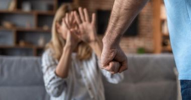 Stire din Eveniment : Tot mai multe cazuri de violență domestică în România. Mii de ordine de protecție în doar patru luni