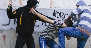 Stire din Eveniment : Scene șocante! Minori de 14 și 15 ani, judecați după ce și-au tâlhărit prietenul