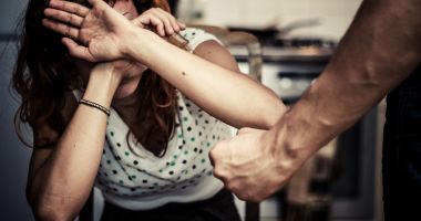 Stire din Eveniment : VIOLENȚA DOMESTICĂ, UN FENOMEN ACTUAL! Mii de ordine de protecție, emise de polițiști