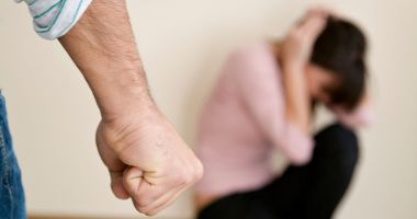 Stire din Eveniment : Obligat de polițiștii din Năvodari să stea departe de casă, după ce și-a bătut soția