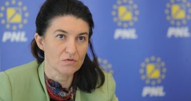 Stire din Cultură-Educație : Violeta Alexandru: Nu banii sunt problema, ci corectitudinea faţă de profesori