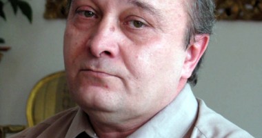 Stire din Cultură-Educație : "Sunt oameni la catedră care nici nu ar merita să poarte catalogul"