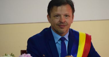 Stire din Politică-Administrație : Primarul Viorel Ionescu, de la Hârșova: " Rămânem o echipă unită și mergem mai departe!"
