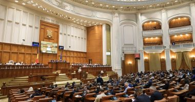 Stire din Politică-Administrație : Viorica Dăncilă: "Am decis să mergem în Parlament să cerem votul de încredere"