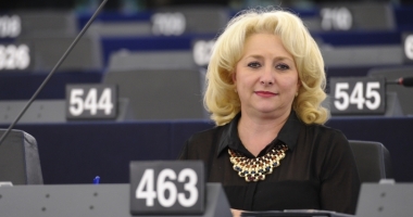 Stire din Eveniment : Premierul desemnat Viorica Dăncilă face APEL către protestatari: 'Nu trebuie să avem parte de violență...'