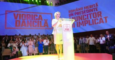 Stire din Politică-Administrație : Viorica Dăncilă: "Sunt mai puternică decât acești bărbați care țipă de pe margine"