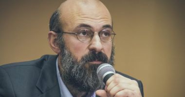 Stire din Cultură-Educație : Conferința ”Provocările noii generații”, susținută de reputatul biofizician Virgiliu Gheorghe, la Constanța