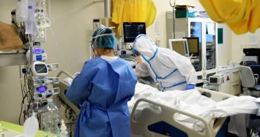 Stire din Eveniment : Un român de 25 de ani, fără alte afecțiuni, a murit din cauza COVID-19