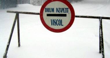 Stire din Eveniment : Ce facem dacă ne-a blocat viscolul în trafic