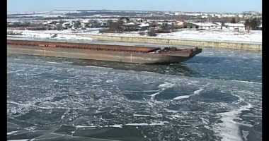 Stire din Economie : COD ROȘU DE VISCOL LA CONSTANȚA! Viscolul a închis canalele navigabile