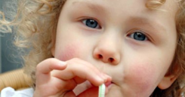 Stire din Diverse : Vitamina C protejează copiii de razele nocive ale soarelui