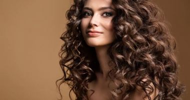 Stire din Sănătate : Îngrijirea părului nu poate fi completă fără un aport normal de vitamine