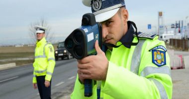 Stire din Actualitate : Vitezoman la 22 de ani. A fost prins cu 217 km/h pe un drum național