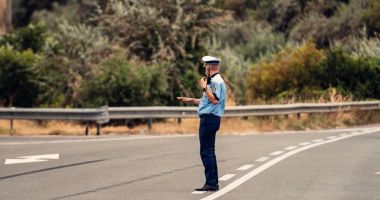Stire din Eveniment : La vânătoare de vitezomani pe autostradă: zeci de șoferi lăsați fără permise!