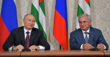 Stire din Actualitate : Vizita lui Putin în Abhazia, considerată nepotrivită