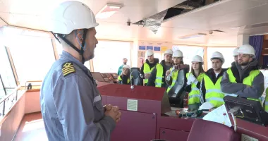 Stire din Cultură-Educație : Visul de a deveni comandant începe aici. Studenții Academiei Navale, la bordul petrolierului Histria Coral