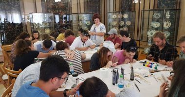 Studenții străini  au învățat să facă  linguri din lemn - 2