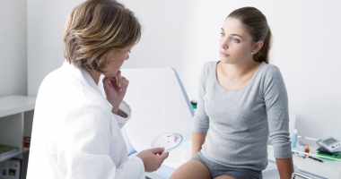Stire din Sănătate : Adolescentele  nu merg la ginecolog pentru că le este rușine