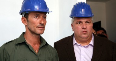 Stire din Politică-Administrație : Mazăre și Nicușor, "pierduți" prin sertarele ANI?