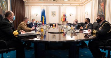 Stire din Eveniment : Secretarul Forțelor Navale ale SUA, vizită în unitățile militare de la malul Mării Negre