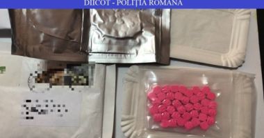 Adolescenți acuzați că au introdus în țară droguri și le-au distribuit în licee