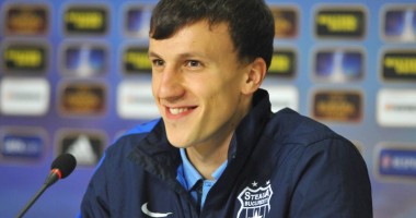 Stire din Sport : Fotbal / Chiricheș, incert pentru meciul Legia - Steaua