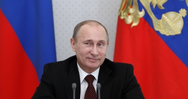Stire din Actualitate : Vladimir Putin  a promulgat legea care desemnează entități media  ca agenți străini