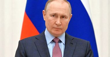 Stire din Actualitate : Vladimir Putin pune la îndoială legitimitatea lui Volodimir Zelenski în lipsa alegerilor în Ucraina