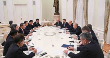 Stire din Actualitate : Vladimir Putin anunță că Rusia va elimina vizele pentru turiștii chinezi