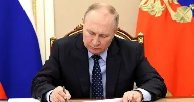 Stire din Actualitate : Vladimir Putin a promulgat legea care permite FSB să întrerupă serviciile de telefonie mobilă pentru ruși