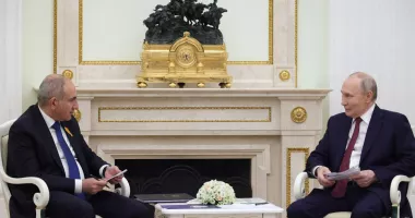 Stire din Actualitate : Vladimir Putin avertizează că aderarea Armeniei la UE este imposibilă