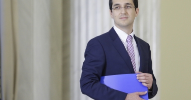 Stire din Sănătate : Vlad Voiculescu: "Înțelegem nemulțumirea medicilor". Ministrul Sănătății anunță drepturi în plus pentru medici