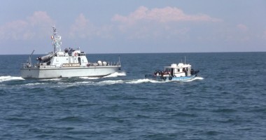 Galerie FOTO. Zeci de migranți afgani și iranieni, depistați în Marea Neagră - 6