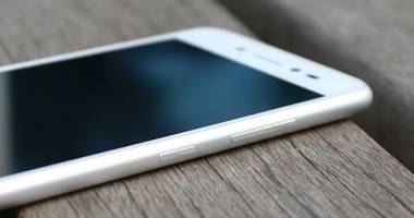 Stire din Tehnologie : Telefonul care seamănă perfect cu iPhone 6