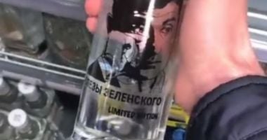 Stire din Actualitate : Ruşii au scos la vânzare o nouă vodkă - "Lacrimile lui Zelenski"