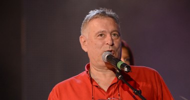 Stire din Politică-Administrație : Deputatul Mădălin Voicu, atac la preoți: "Sunt niște derbedei!"
