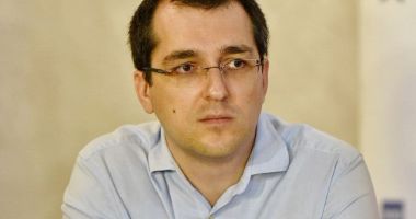 Stire din Politică-Administrație : Vlad Voiculescu de la USR-PLUS, critici la adresa premierului României