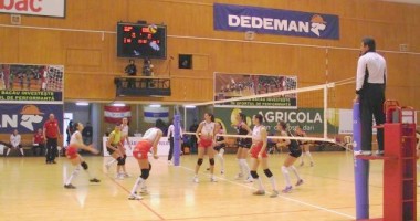 Volei feminin: Dinamo egalează Știința Bacău, în finala Diviziei A1