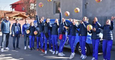 Stire din Sport : Sportivele de la CS Medgidia promovează voleiul în școli