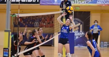 Stire din Sport : Voleibalistele de la CS Medgidia, trei partide la turneul şase al DA1