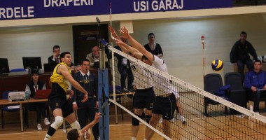 Stire din Sport : Volei / CVM Tomis, înfrângere dramatică la București: 2-3 cu Dinamo!