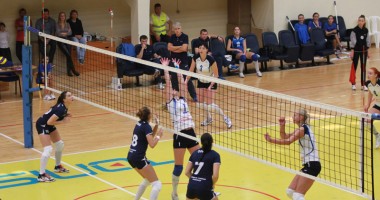 Stire din Sport : "Sirenele", simplă figurație la Blaj