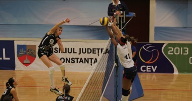 Stire din Sport : Volei feminin / CSV 2004 Tomis, învinsă de Omichka Omsk în Cupa CEV