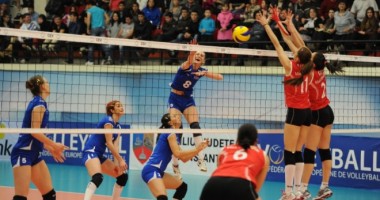 Stire din Sport : Volei feminin / CSV 2004 Tomis a câștigat prima confruntare cu Dinamo
