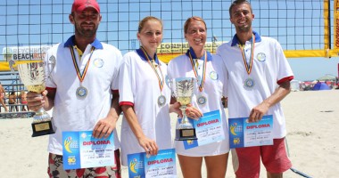 Stire din Sport : Vestul a cucerit cupele voleiului pe plajă